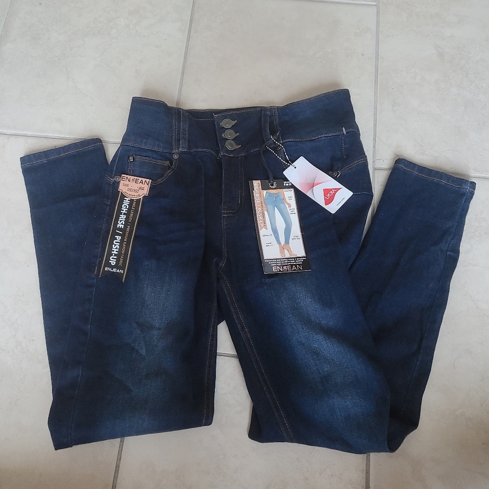Enjean Denim and Co Jean's size 9